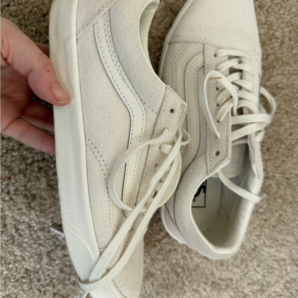 Vans Low-Top Suede Sneakers in Off-White Old Skool Lowpro
